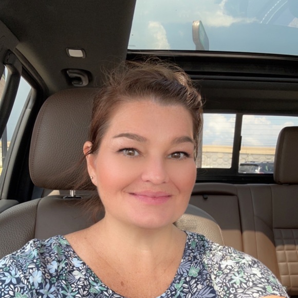 Meet your Posher, Nicole - Picture 1 of 1